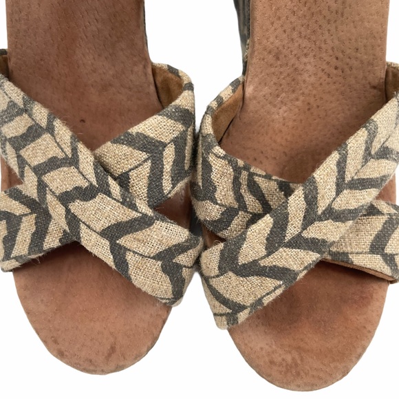 Toms Peep Toe Wedge Sandals Print Gray Cream 7.5 - Picture 4 of 11